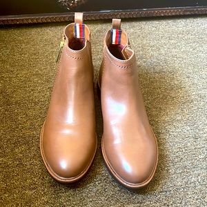 Brand new women shoes fast shipping.